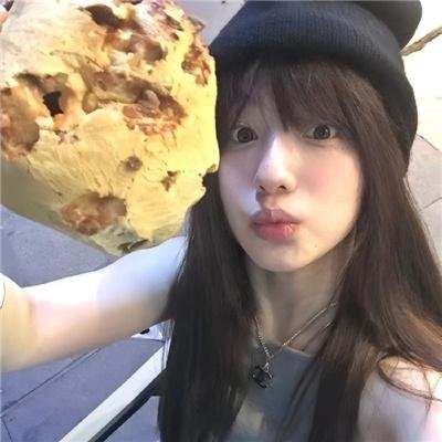 穿粉红色裤子的男孩